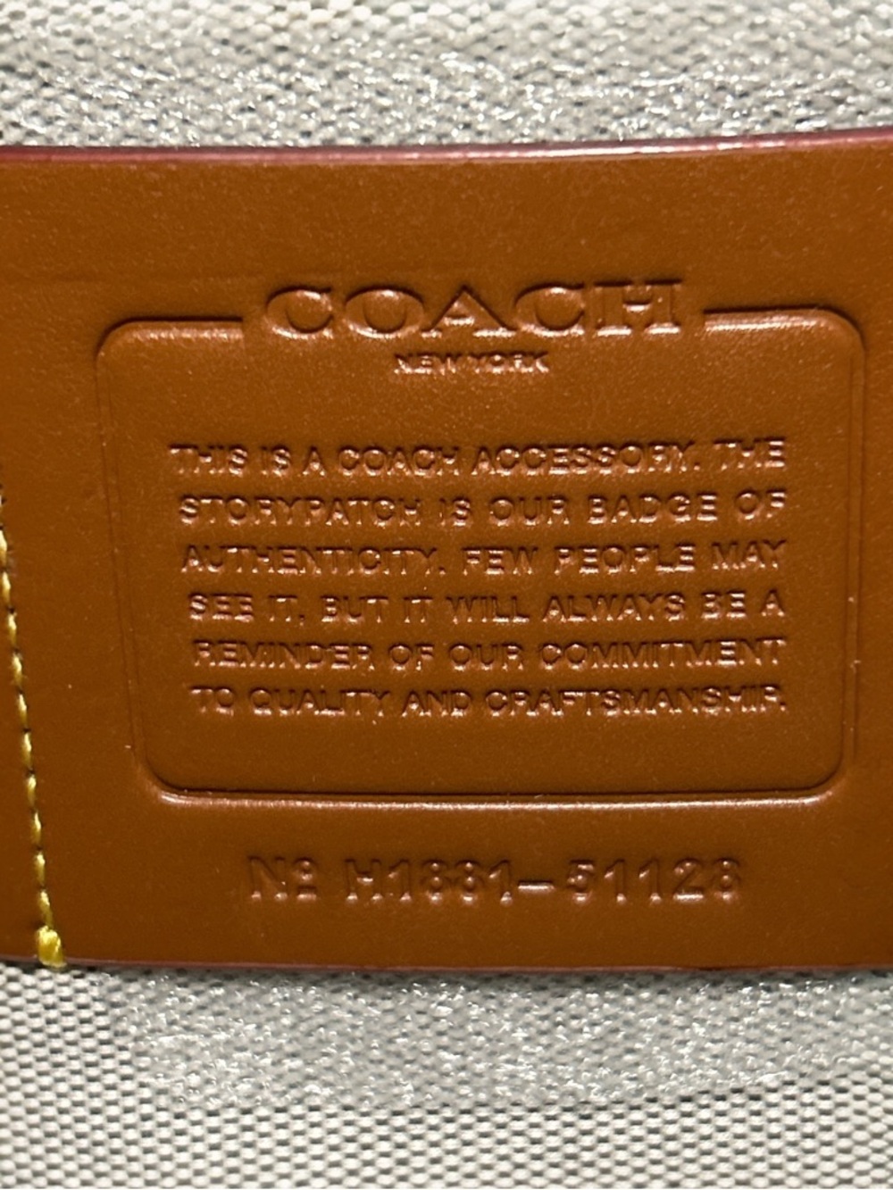 COACH Pyramid Eye Turnlock Wristlet/Clutch 30 Embossed Pebble Leather - Picture 8 of 10